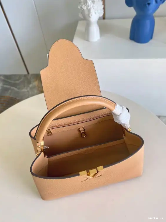 WIS BB CAPUCINES VUITTON LOUIS 0510